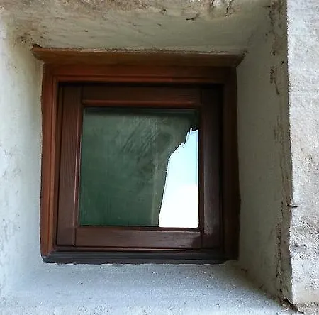 Πανσιόν Sa Domu E Crakeras