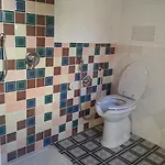 Πανσιόν Sa Domu E Crakeras